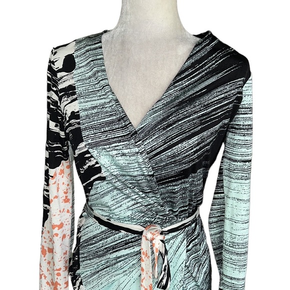 LN Diane Von Furstenberg Valencia Silk Pastel Wrap Mini Dress in Rockscape - 4 - Picture 7 of 16